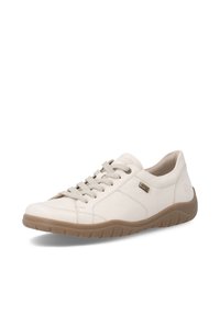 Baskets basses en cuir beige avec lacets beige, semelle en caoutchouc marron clair et petite étiquette latérale sur fond blanc.