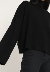 Noisy May Stickad tröja - black