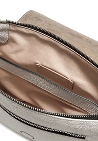 Gianni Chiarini Borsa a tracolla - sabbia