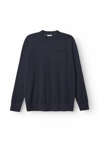 Pulover din bumbac bleu marin, cu mânecă lungă, guler rotund, manșete cu nervuri și un buzunar pe piept. Textură netedă și croială lejeră.