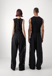 Jaded London LAZY WILLY MONSTER JOGGER UNISEX - Calças de fato de treino - black