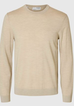 Pull beige à manches longues en tissu tricoté doux, avec un col rond, des poignets et un ourlet côtelés, présentant une texture subtile.