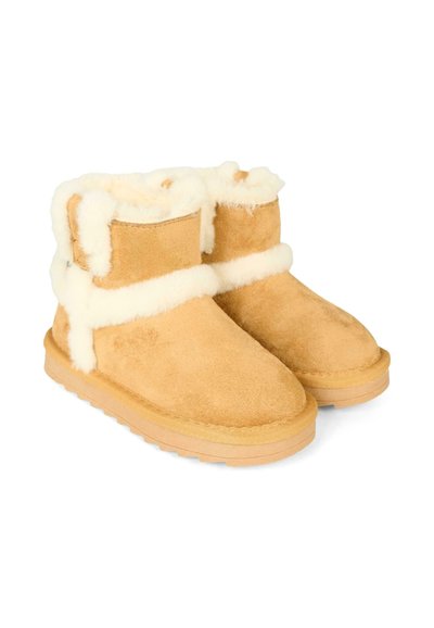 Stivaletti in suede beige con bordo e rivestimento in pelliccia bianca, dotati di suola piatta in gomma e design a punta tonda. Nessun hardware visibile.