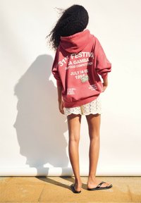 Thumbnail Image 4