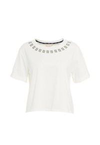 T-shirt bianco a maniche corte con scollo rotondo, decorato con un motivo geometrico in nero e dettagli metallici.