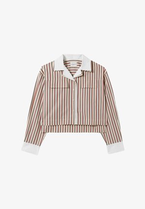 Chemise courte avec un col blanc, rayures verticales rouges, beiges et bleu marine, manches longues, deux poches devant et fermeture à boutons.