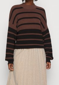 Monki Stickad tröja - dark grey