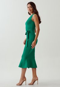TUSSAH TANYA  - Svetríkové šaty - green