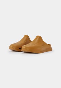 BOSS TITANIUM UNISEX - Mulas - dark yellow