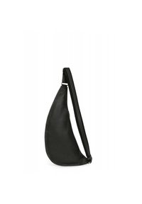 Borsa a tracolla in pelle nera con un design curvo e tracolla regolabile. Tessuto liscio con cuciture minime e una leggera lucentezza.