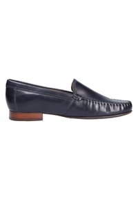 Marineblauwe leren instaploafers met een ronde neus, gedetailleerde stiksels en een houten hak voor extra textuurcontrast.