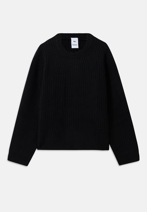 Maglione a coste nero con maniche lunghe e scollo rotondo, esposto piatto con il marchio visibile all'interno del colletto.
