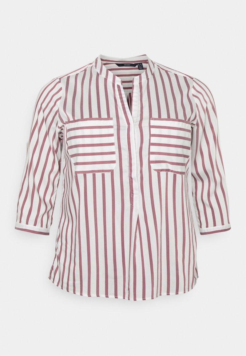 Blouse blanche à rayures verticales roses, manches 3/4, deux poches poitrine à rayures horizontales, et une ouverture de col en V.