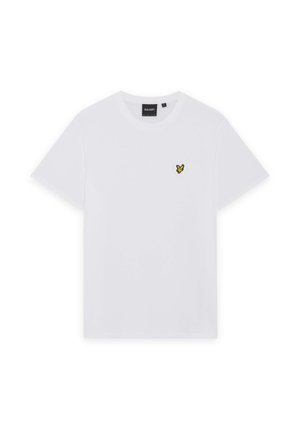 Bílé tričko s krátkým rukávem a kulatým výstřihem, s malým žlutým a černým logem ptáka na levé straně hrudi, položeno na bílém pozadí.