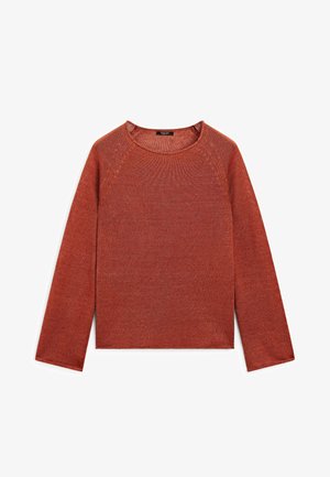 Pull en tricot à manches longues de couleur orange rouille avec un col rond et de subtils détails texturés au niveau des coutures des épaules.
