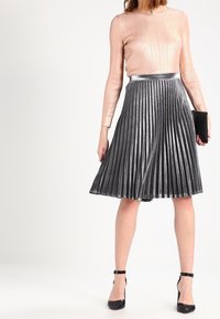 Vero Moda Gonna a campana - black