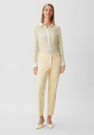 MIT ANTAILLIERTEM FIT - Chino - helles zitrone