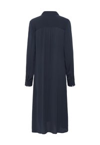 Langes, dunkelblaues Kleid aus leichtem Stoff. Verfügt über einen kragenförmigen Ausschnitt, lange Ärmel mit geknöpften Manschetten und ein gefälteltes Rückendesign.