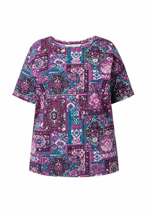 Kurzärmliges T-Shirt mit einem lebhaften Patchwork-Design in verschiedenen Lila-, Teal- und Schwarztönen. Hergestellt aus leichtem Stoff mit rundem Halsausschnitt.