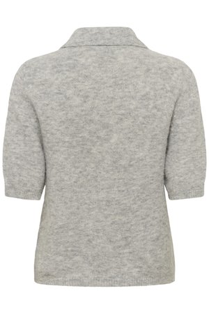 Világosszürke, rövid ujjú kötött pulóver puha textúrával és hajtogatott gallérral, hátulnézetből.