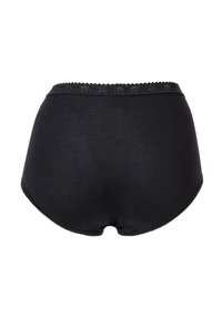 Slip noir en coton avec une bordure en dentelle décorative à la taille et un design sans coutures. Texture douce et taille haute.