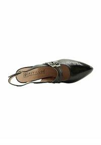 Zapato slingback de cuero negro con punta afilada, correas con doble hebilla y un acabado suave. Logo de la marca visible en la plantilla.