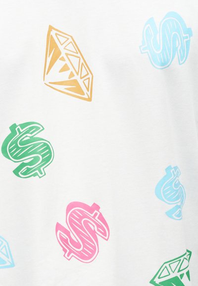 Χρωματιστά σύμβολα δολαρίου σε πράσινο, ροζ και μπλε, και σχήματα διαμαντιού σε κίτρινο και πράσινο διασκορπισμένα σε λευκό ύφασμα.