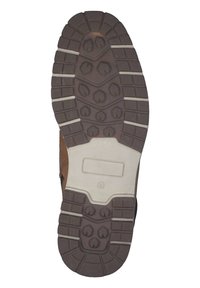 Suela de bota de cuero marrón con un dibujo de goma texturizado; presenta superficies de agarre con patrones y una sección central blanca con la marca de tamaño.