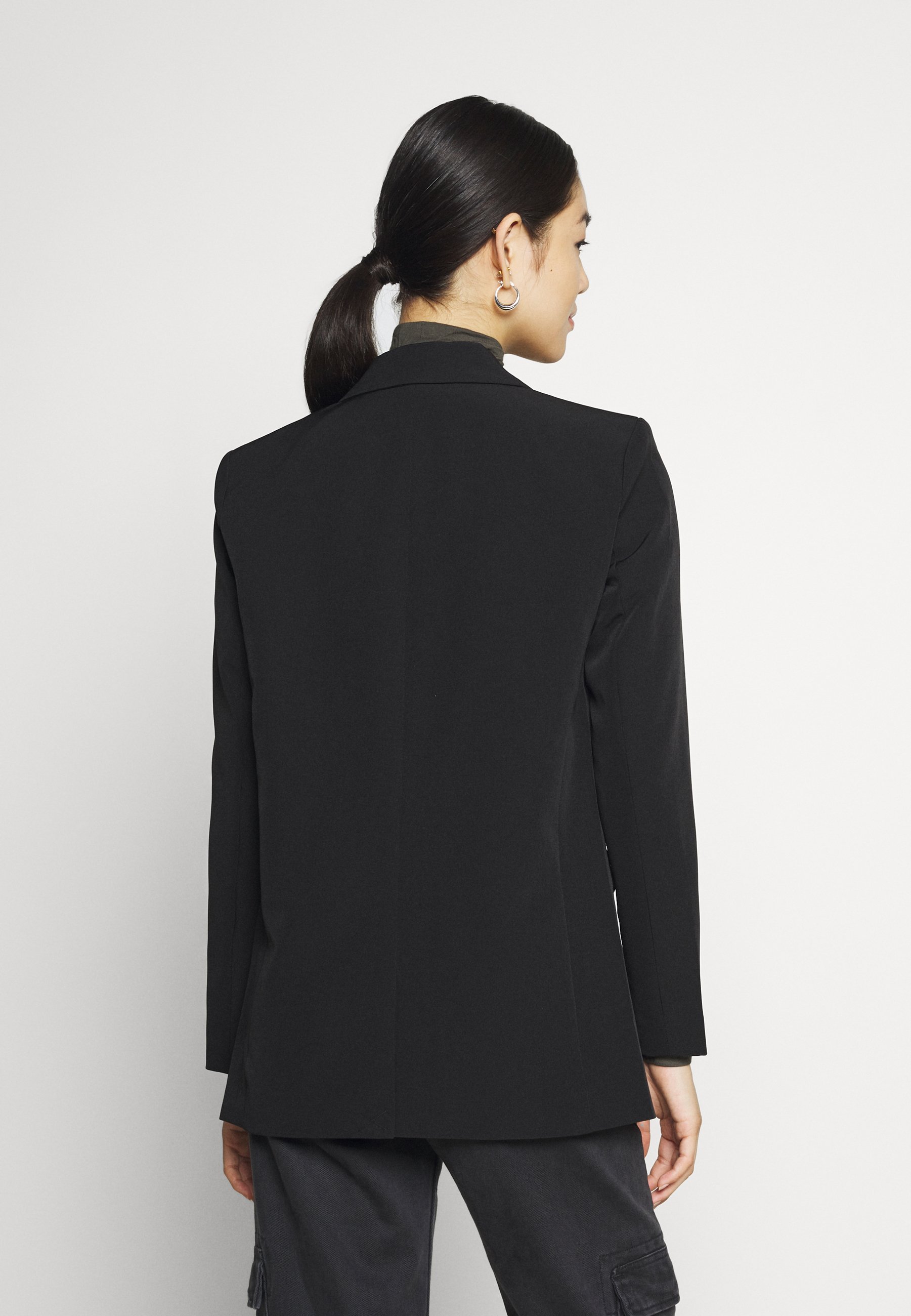 black loose blazer