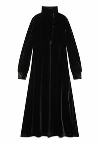 Vestito lungo in velluto nero con maniche lunghe e collo alto, caratterizzato da una chiusura con bottoni al collo e una silhouette svasata a linea A.