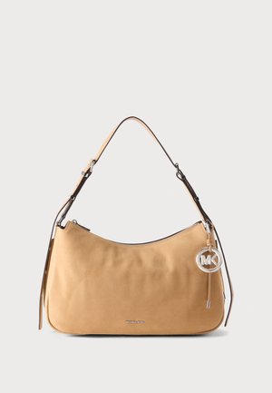 Τσαντάκι ώμου από δέρμα καμηλό με ρυθμιζόμενο λουράκι, ασημένιο φερμουάρ και στρογγυλό μεταλλικό κρεμαστό κόσμημα με το λογότυπο MK στο πλάι.