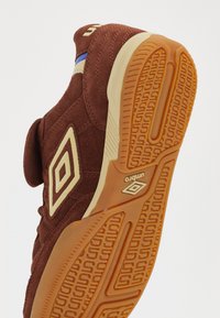 Umbro SPECIALI TR SUEDE UNISEX - Trainers - dark brown/cream/royal