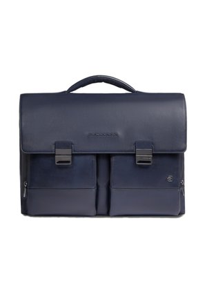 Marineblaue Leder-Aktentasche mit strukturiertem Design, Vorderklappe, zwei magnetischen Verschlüssen und zwei Reißverschlusstaschen vorne.