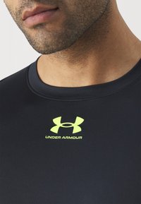 Under Armour CHALLENGER PRO - Camiseta deportiva - black/high-vis yellow