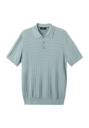 Polo de manga corta de color verde claro con patrón de punto de cable, tres botones y ribete acanalado en el dobladillo y puños.