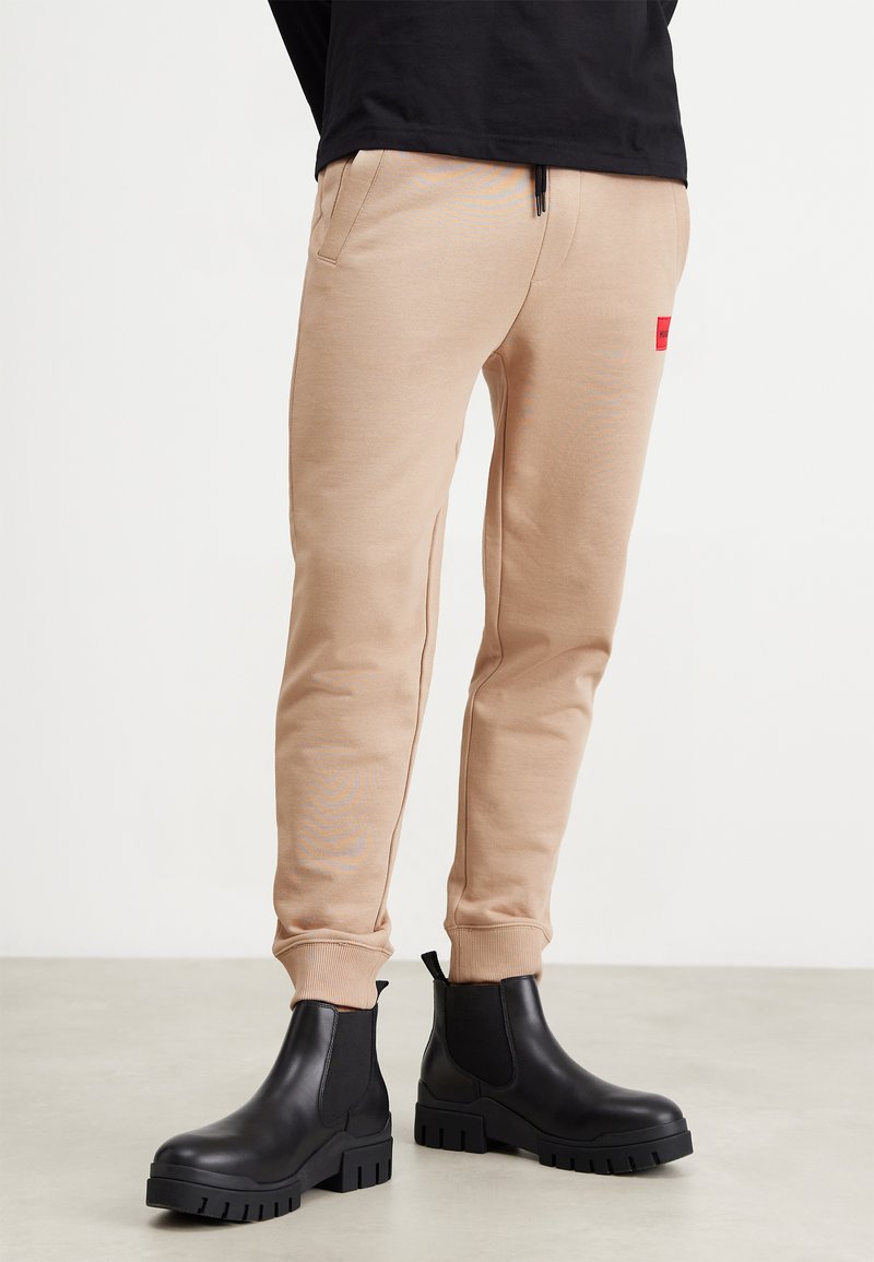 HUGO DOAK - Treningo apatinė dalis - medium beige