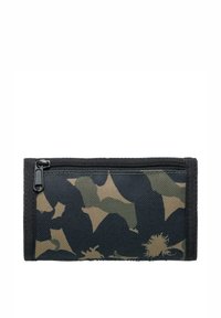 Camo-gepatroniseerde portemonnee gemaakt van duurzame stof, met een ritssluiting en zwarte accenten. Kleuren zijn groen, bruin en beige.