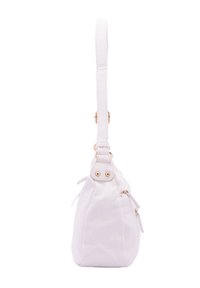 Borsa a mano in pelle bianca con design strutturato, tracolla regolabile, hardware dorato e dettagli zip sui lati.