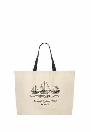 Beżowa torba typu tote z czarnymi uchwytami, z czarnymi liniowymi rysunkami trzech żaglówek i napisem „Ochnik Yacht Club est. 1989” poniżej.