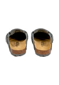 Des sandales à glissière grises en feutre présentent une semelle en liège, une semelle en caoutchouc noir texturé, et deux brides réglables pour un ajustement sécurisé.