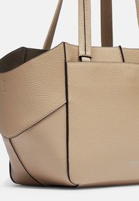 Liebeskind Berlin Shopping Bag - sandy