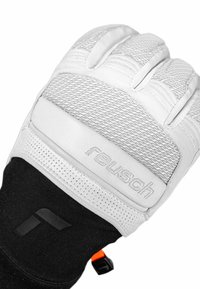 Weißer Sporthandschuh mit strukturiertem Obermaterial, gepolstertem Handflächenbereich und schwarzem Handgelenk. Mit einem orangen Ziehband und grauen Logodetails.