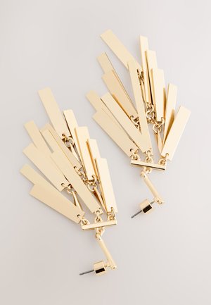 Goldfarbene Kronleuchterohrringe mit länglichen rechteckigen Formen, die durch Ketten verbunden sind, mit Stecker-Verschluss für sicheren Halt.