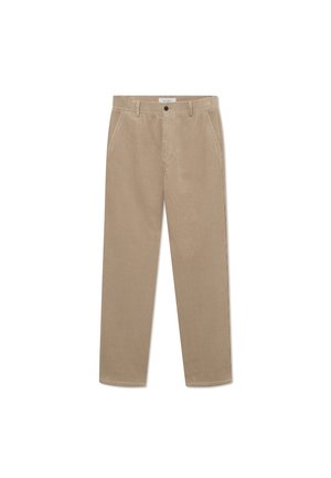 Bežani kord čevlji ravnog kroja, s dva prednja džepa i dugmetom za zatvaranje. Mekana tekstura s finim rebrastim detaljima.