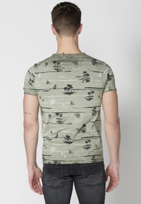 Koroshi SHORT SLEEVE - Apdrukāts T-krekls - kaki khaki