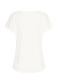 Camiseta blanca de manga corta con cuello redondo y un ajuste holgado, que presenta una textura suave y un dobladillo recto en la parte inferior.