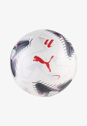 Witte Puma-voetbal met zwarte, rode, paarse en blauwe ontwerpdetails en het Puma-logo in rood.