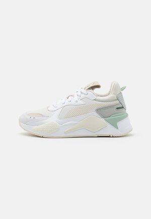 Sneakers - white