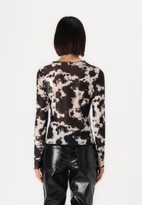 Object OBJMONTANA  - Tops ar garām piedurknēm - black