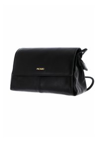 Bolso de mano de cuero negro con cierre de solapa, acento de logo dorado y forma redondeada. Textura suave y correa ajustable para mayor versatilidad.